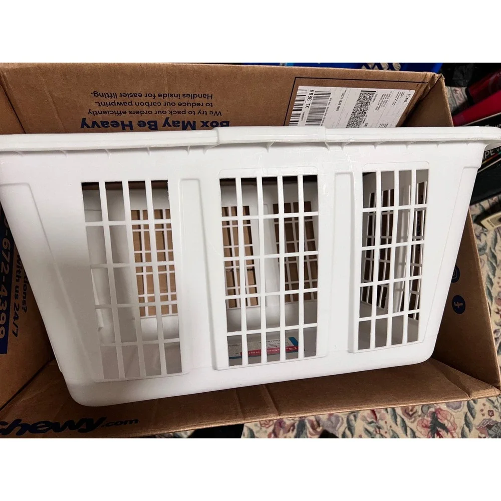 Rubbermaid White Plastic Laundry Basket 1.25 Bushel 44L Rectangular 2965